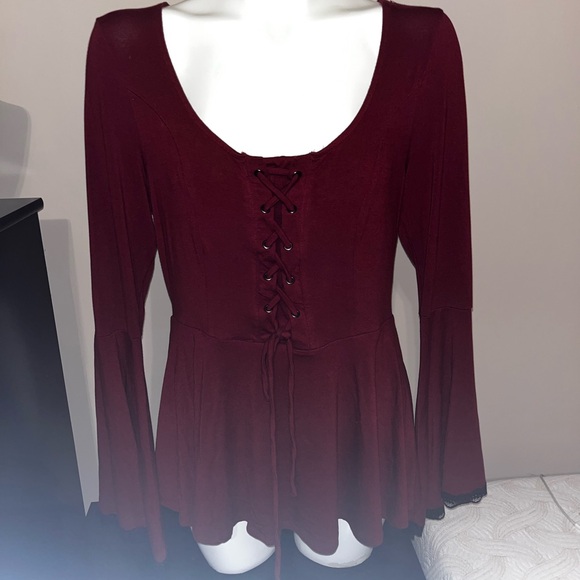 Hot Topic Burgundy Long Sleeve Top with Black Lace Skull Back - Picture 5 of 8